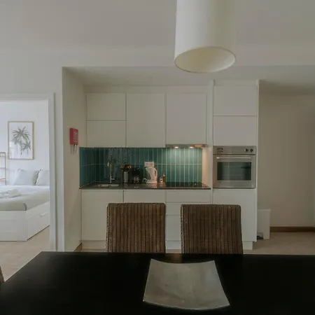 Apartman 40 - Me And The Sea Ferrel